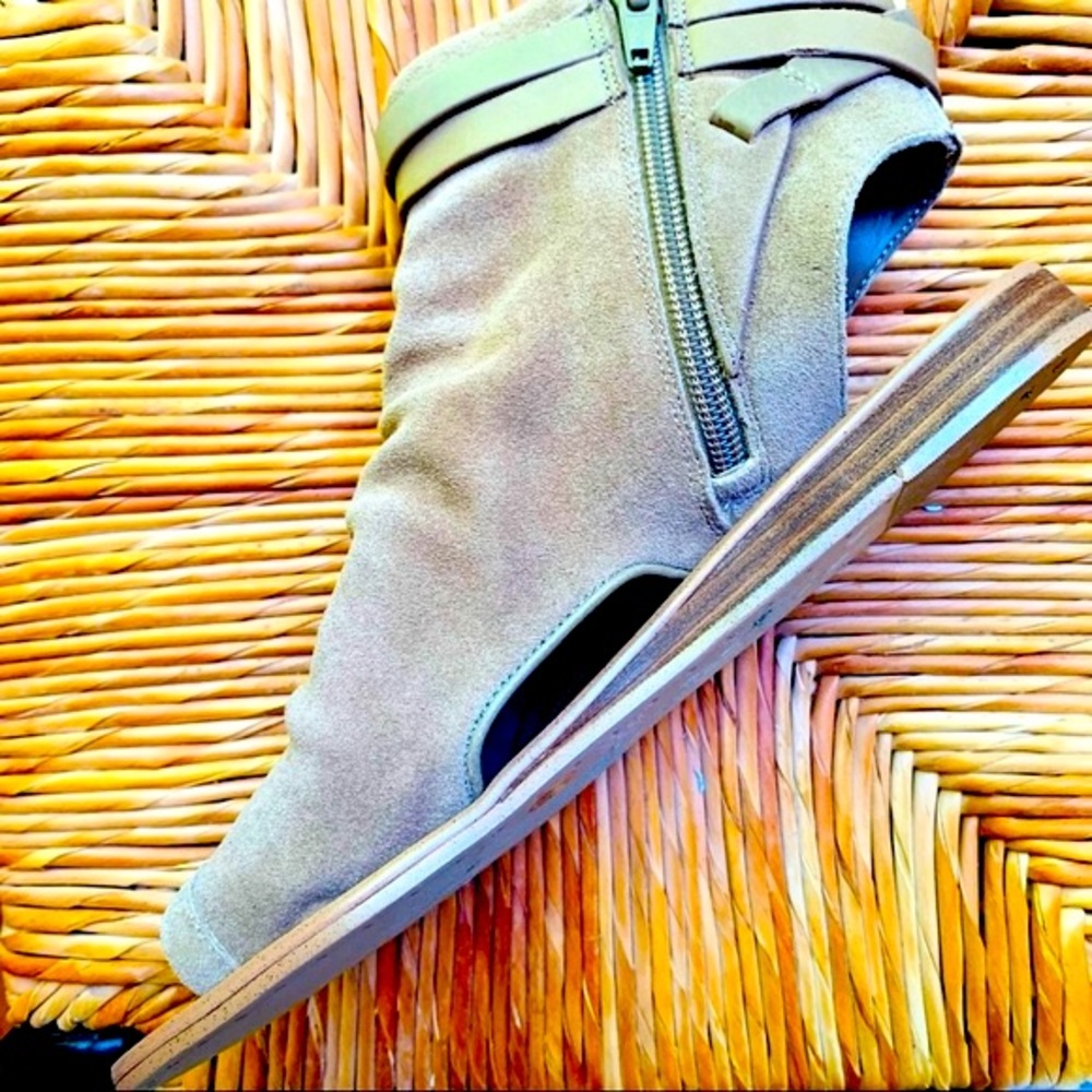 NWOT Gianni Bini Suede Slouch Gladiator Sandals